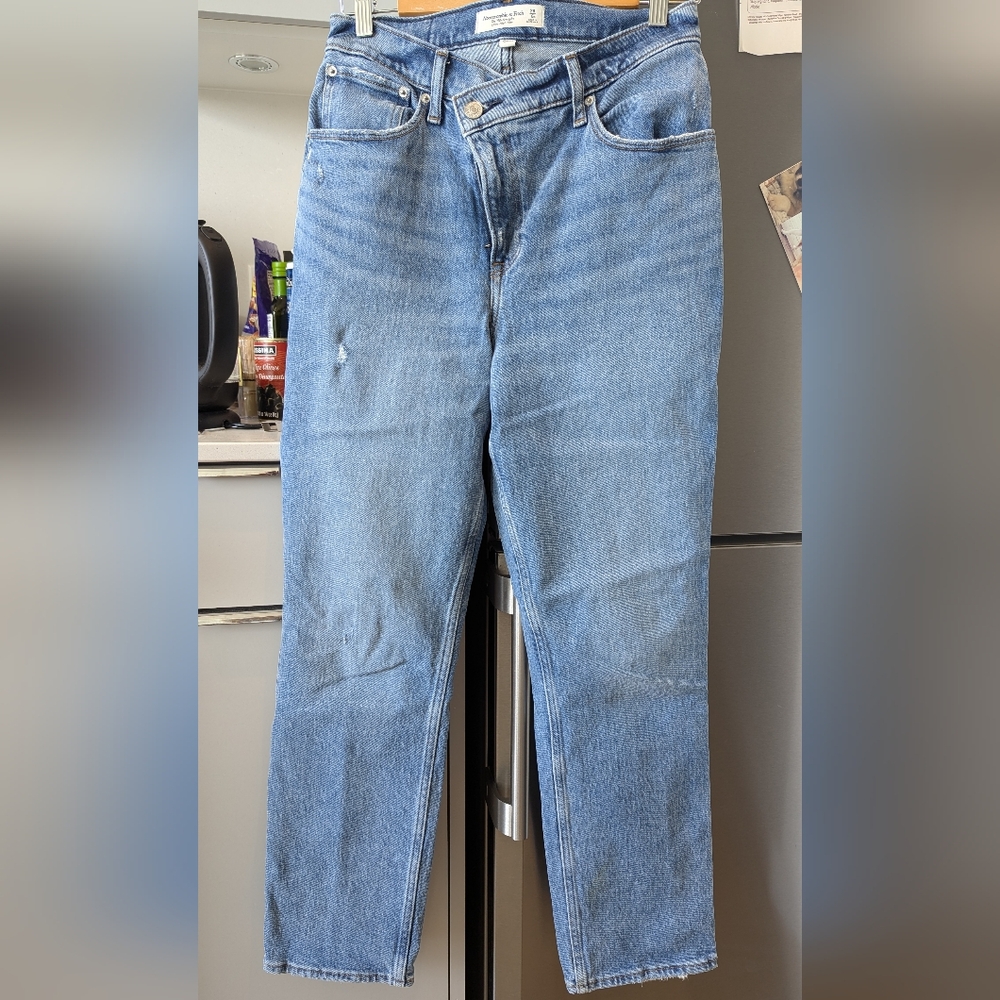 Abercrombie Curve Love 90s Straight Ultra High Rise 28S Criss Cross